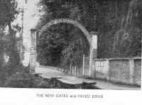 1983 New School Gate.jpg (174886 bytes)