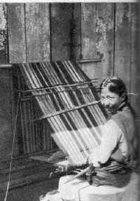 Bhutia_girl_weaving_1941.jpg (68159 bytes)