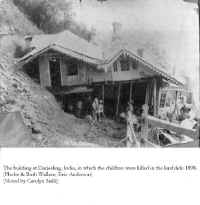 Building after landslide.jpg (75519 bytes)