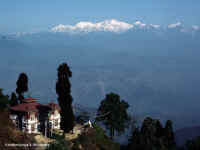Kanchenjunga & Monastery.jpg (81618 bytes)
