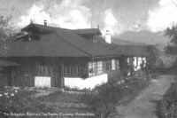 Rishihaut bungalow.jpg (37520 bytes)