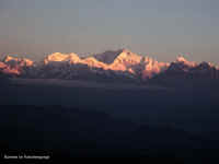 Sunrise on Kanchenjunga.jpg (48700 bytes)
